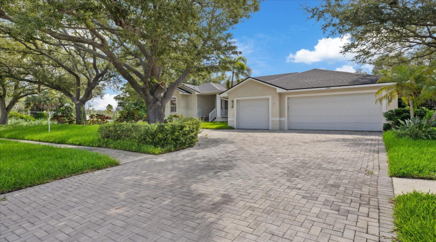 Gulfport, Florida 33707, 4 Bedroom Bedrooms, ,3 Bathroombathrooms,Residential,For Sale,Skimmer Point,0,Mfrtb8542125