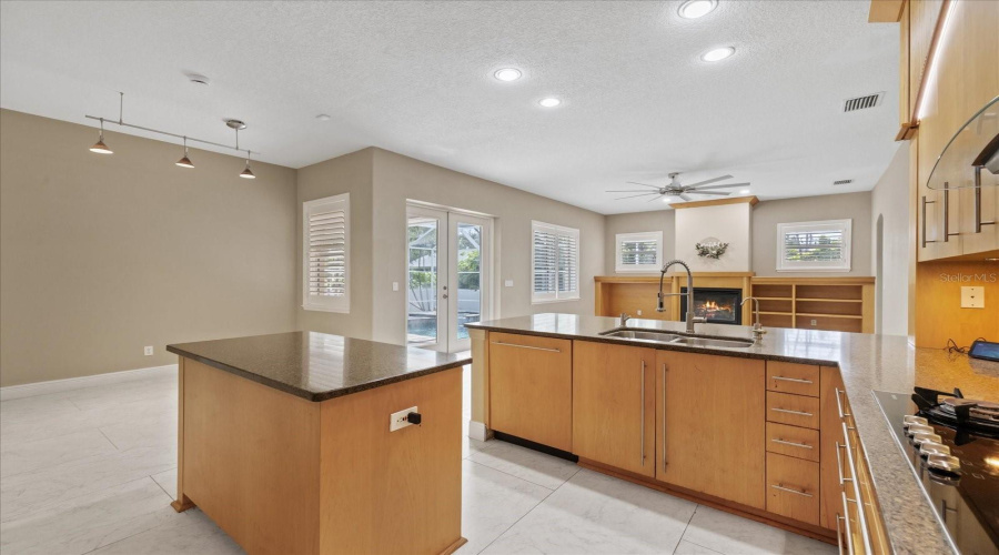 Gulfport, Florida 33707, 4 Bedroom Bedrooms, ,3 Bathroombathrooms,Residential,For Sale,Skimmer Point,0,Mfrtb8542125