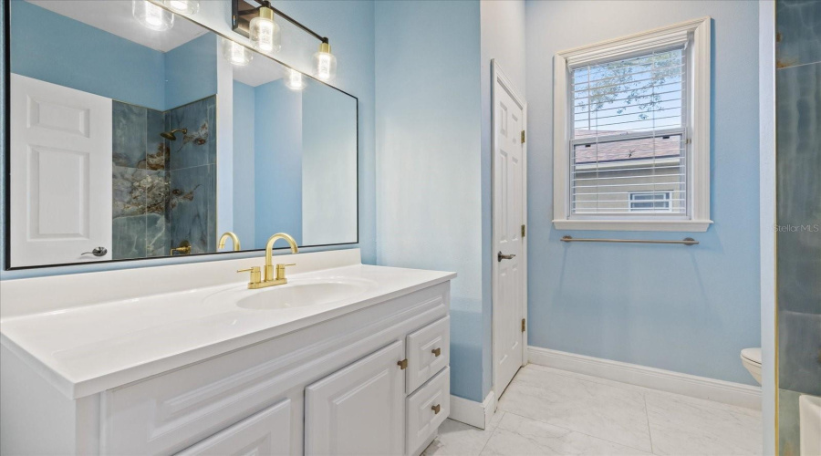 Gulfport, Florida 33707, 4 Bedroom Bedrooms, ,3 Bathroombathrooms,Residential,For Sale,Skimmer Point,0,Mfrtb8542125