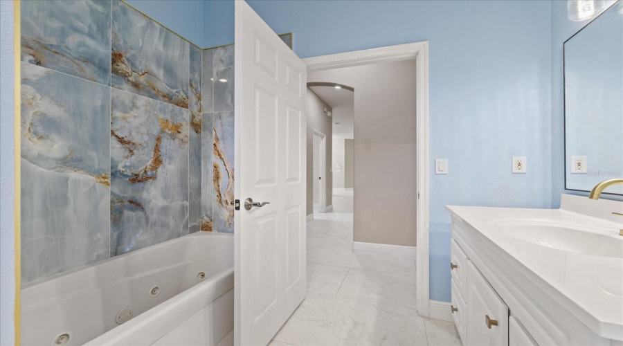Gulfport, Florida 33707, 4 Bedroom Bedrooms, ,3 Bathroombathrooms,Residential,For Sale,Skimmer Point,0,Mfrtb8542125
