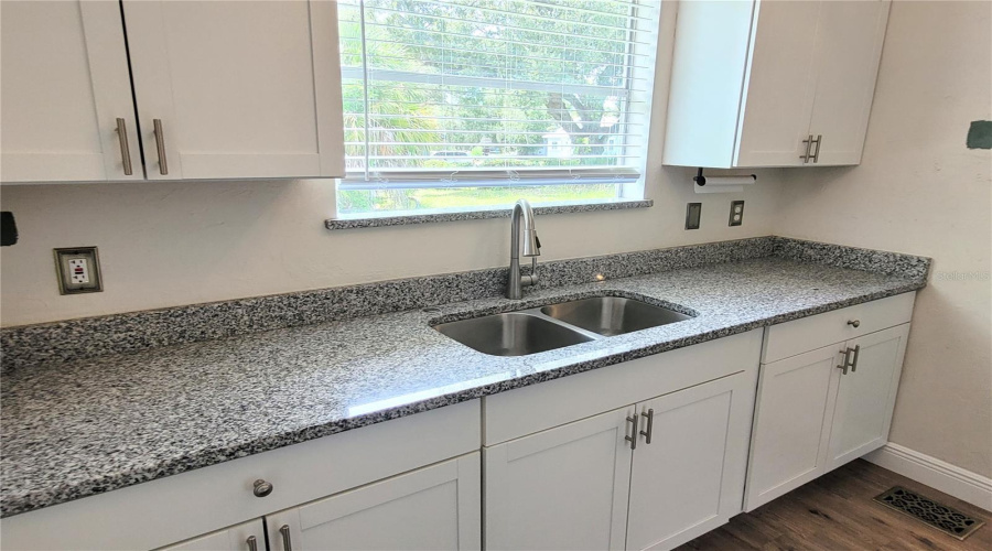 Sarasota, Florida 34234, 3 Bedroom Bedrooms, ,1 Bathroombathrooms,Residential,For Sale,29Th,0,Mfra4703968