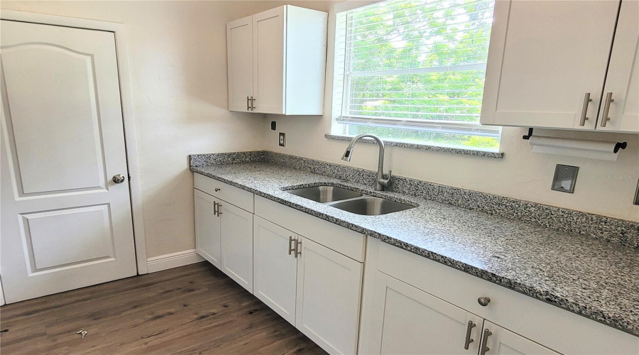 Sarasota, Florida 34234, 3 Bedroom Bedrooms, ,1 Bathroombathrooms,Residential,For Sale,29Th,0,Mfra4703968
