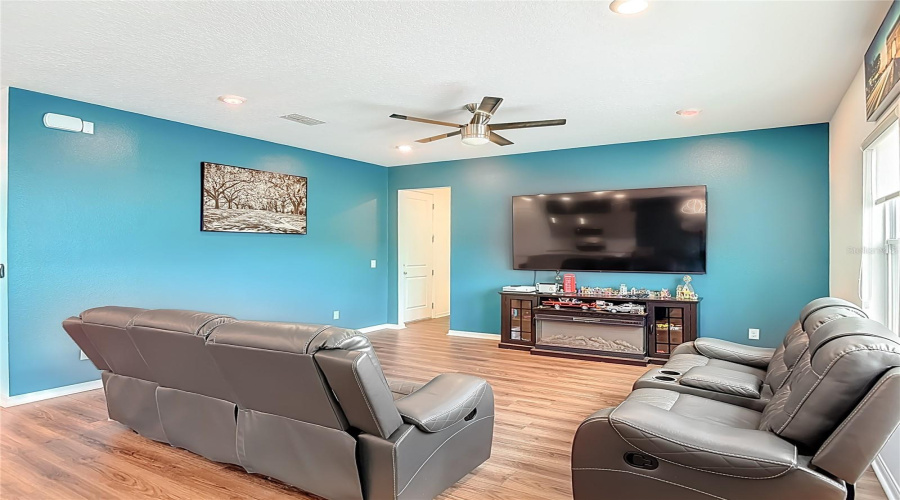 Deltona, Florida 32725, 4 Bedroom Bedrooms, ,2 Bathroombathrooms,Residential,For Sale,Hill Park,0,Mfro6398939