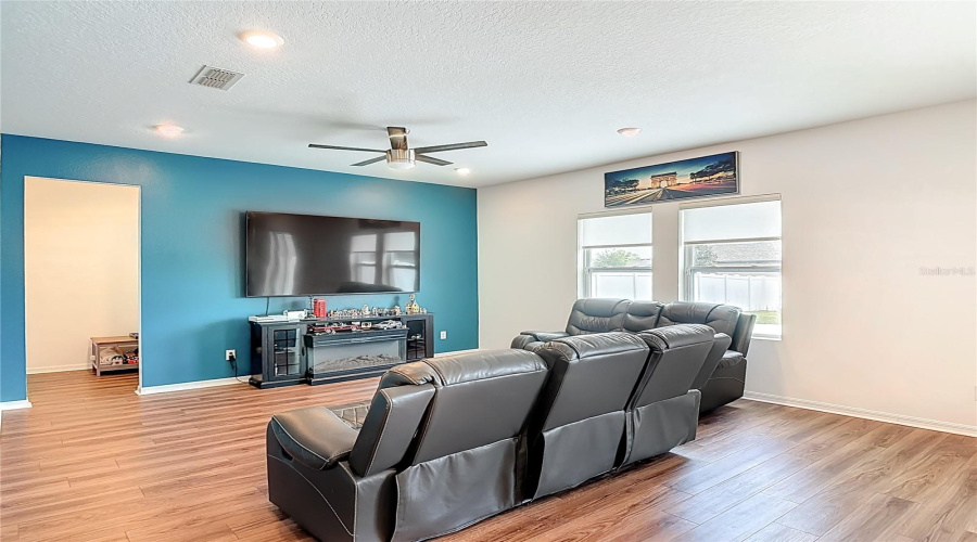 Deltona, Florida 32725, 4 Bedroom Bedrooms, ,2 Bathroombathrooms,Residential,For Sale,Hill Park,0,Mfro6398939