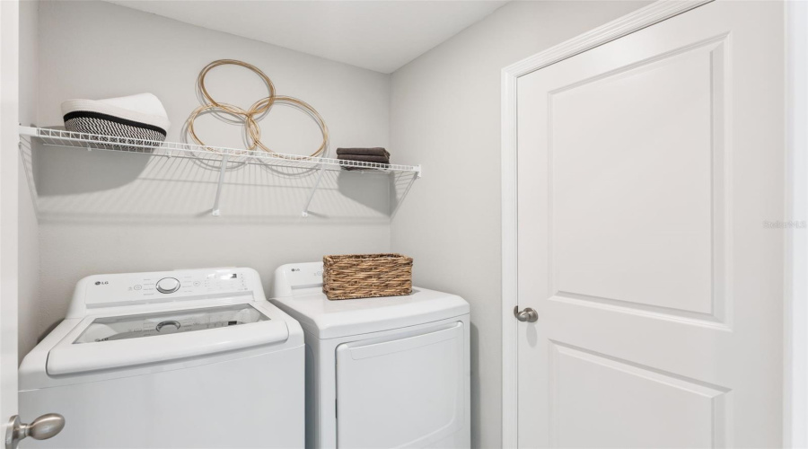 Eustis, Florida 32726, 3 Bedroom Bedrooms, ,2 Bathroombathrooms,Residential,For Sale,Red Pine,0,Mfrw7888902