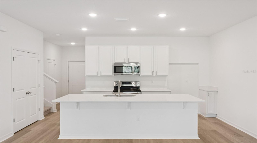 Eustis, Florida 32726, 3 Bedroom Bedrooms, ,2 Bathroombathrooms,Residential,For Sale,Red Pine,0,Mfrw7888902