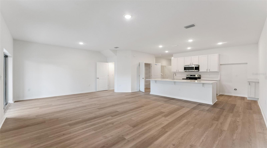 Eustis, Florida 32726, 3 Bedroom Bedrooms, ,2 Bathroombathrooms,Residential,For Sale,Red Pine,0,Mfrw7888902