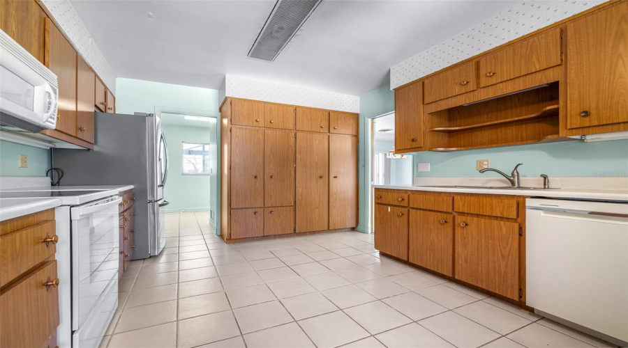 Haines City, Florida 33844, 5 Bedroom Bedrooms, ,3 Bathroombathrooms,Residential,For Sale,Crest,0,Mfrp4939708