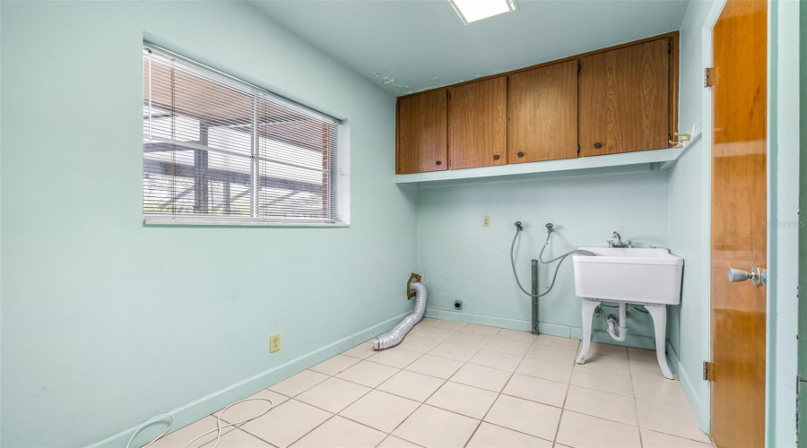 Haines City, Florida 33844, 5 Bedroom Bedrooms, ,3 Bathroombathrooms,Residential,For Sale,Crest,0,Mfrp4939708