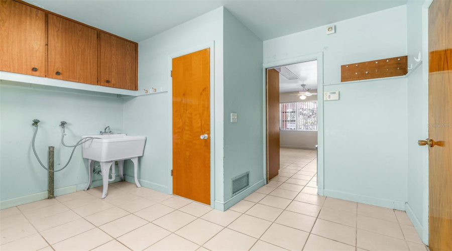Haines City, Florida 33844, 5 Bedroom Bedrooms, ,3 Bathroombathrooms,Residential,For Sale,Crest,0,Mfrp4939708
