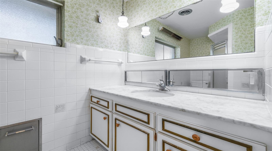 Haines City, Florida 33844, 5 Bedroom Bedrooms, ,3 Bathroombathrooms,Residential,For Sale,Crest,0,Mfrp4939708