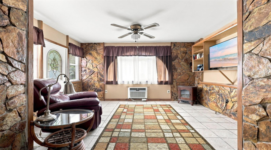 Debary, Florida 32713, 3 Bedroom Bedrooms, ,2 Bathroombathrooms,Residential,For Sale,Riviera,0,Mfrg5116913