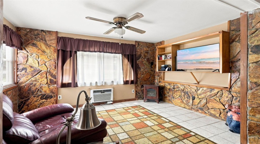 Debary, Florida 32713, 3 Bedroom Bedrooms, ,2 Bathroombathrooms,Residential,For Sale,Riviera,0,Mfrg5116913