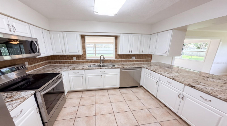 Melbourne, Florida 32901, 3 Bedroom Bedrooms, ,2 Bathroombathrooms,Residential,For Sale,Fairway,0,Mfro6436084