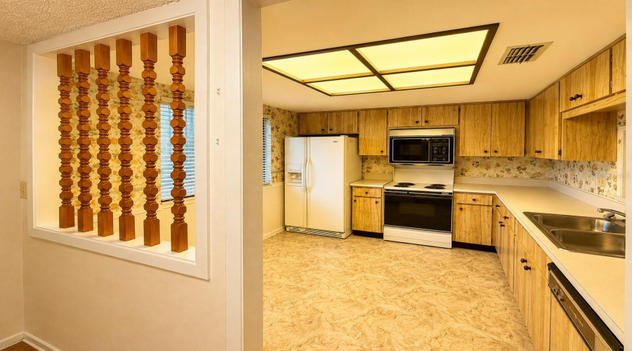 Clearwater, Florida 33763, 2 Bedroom Bedrooms, ,2 Bathroombathrooms,Residential,For Sale,Royal Pines,0,Mfrtb8538041