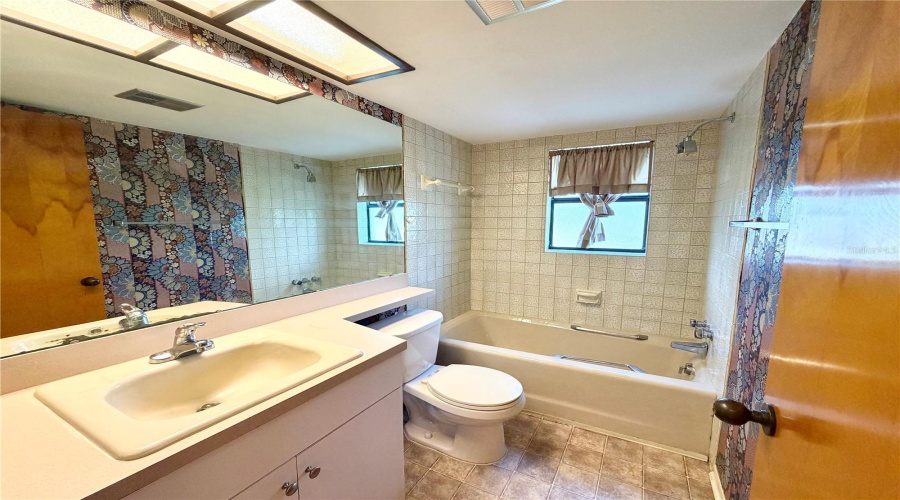 Clearwater, Florida 33763, 2 Bedroom Bedrooms, ,2 Bathroombathrooms,Residential,For Sale,Royal Pines,0,Mfrtb8538041