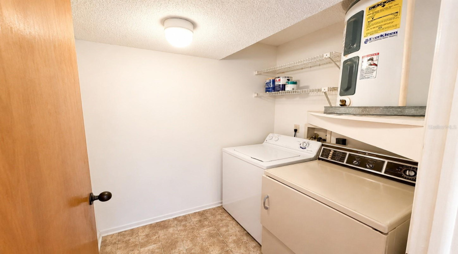 Clearwater, Florida 33763, 2 Bedroom Bedrooms, ,2 Bathroombathrooms,Residential,For Sale,Royal Pines,0,Mfrtb8538041