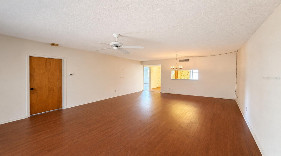 Clearwater, Florida 33763, 2 Bedroom Bedrooms, ,2 Bathroombathrooms,Residential,For Sale,Royal Pines,0,Mfrtb8538041