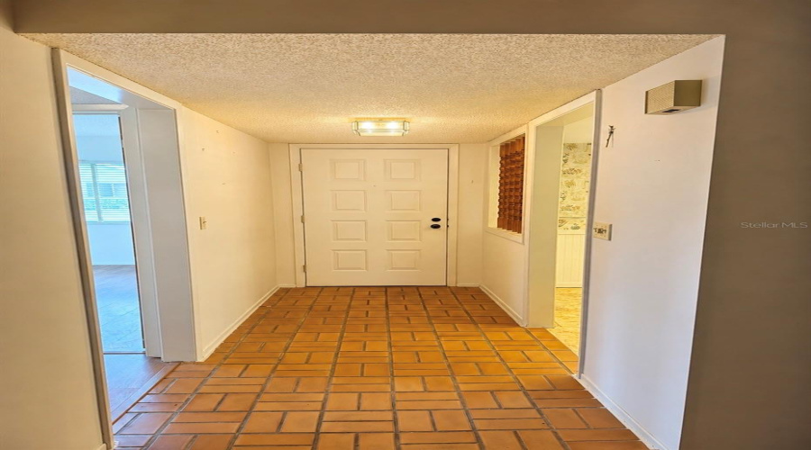 Clearwater, Florida 33763, 2 Bedroom Bedrooms, ,2 Bathroombathrooms,Residential,For Sale,Royal Pines,0,Mfrtb8538041