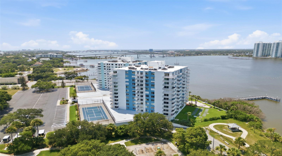 Daytona Beach, Florida 32118, 1 Bedroom Bedrooms, ,1 Bathroombathrooms,Residential,For Sale,Halifax,0,Mfrv4950902