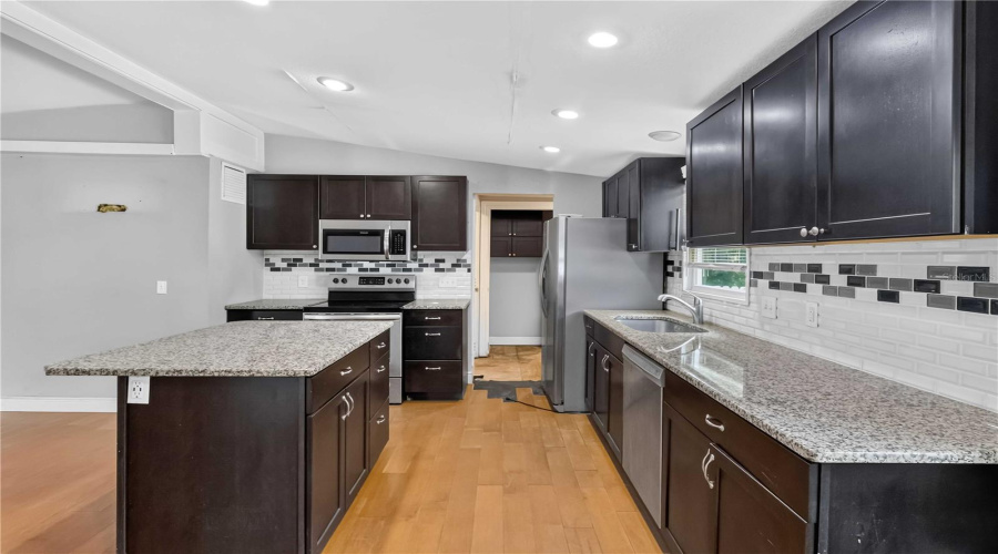 Brandon, Florida 33511, 3 Bedroom Bedrooms, ,2 Bathroombathrooms,Residential,For Sale,Kings,0,Mfrtb8540031