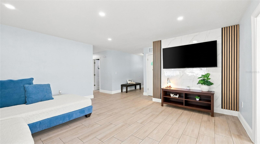 Orlando, Florida 32809, 4 Bedroom Bedrooms, ,2 Bathroombathrooms,Residential,For Sale,Willow Oak,0,Mfro6436454