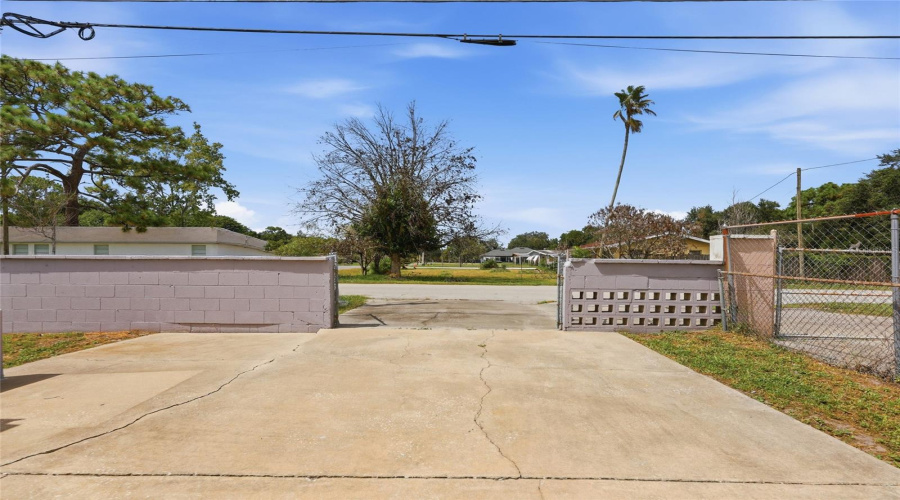 Orlando, Florida 32809, 4 Bedroom Bedrooms, ,2 Bathroombathrooms,Residential,For Sale,Willow Oak,0,Mfro6436454