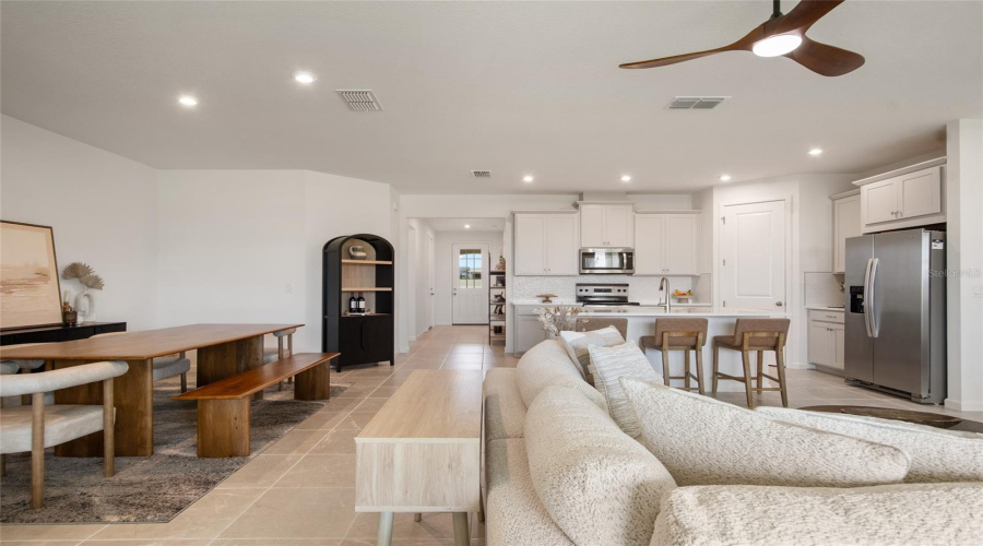 From The Front Foyer Plenty Of Room For Entertaining With Dedicated Dining, Generous Seating Area For Tv And Additional Seating At The Breakfast Bar. Easy To Accommodate Large Family Gatherings.