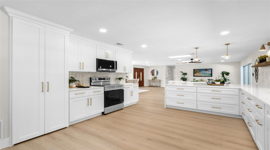 Longwood, Florida 32779, 5 Bedroom Bedrooms, ,3 Bathroombathrooms,Residential,For Sale,Sweetwater,0,Mfrv4950849
