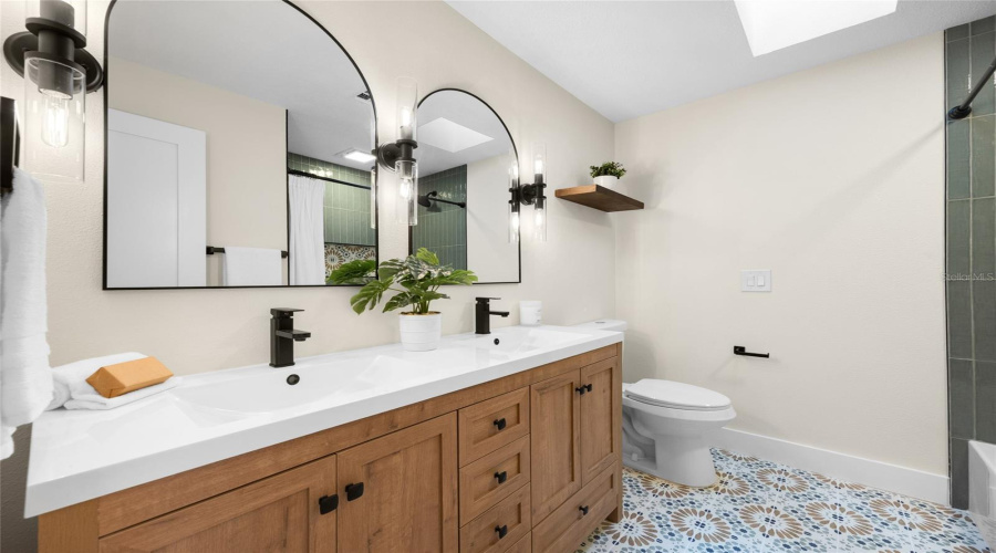 Longwood, Florida 32779, 5 Bedroom Bedrooms, ,3 Bathroombathrooms,Residential,For Sale,Sweetwater,0,Mfrv4950849