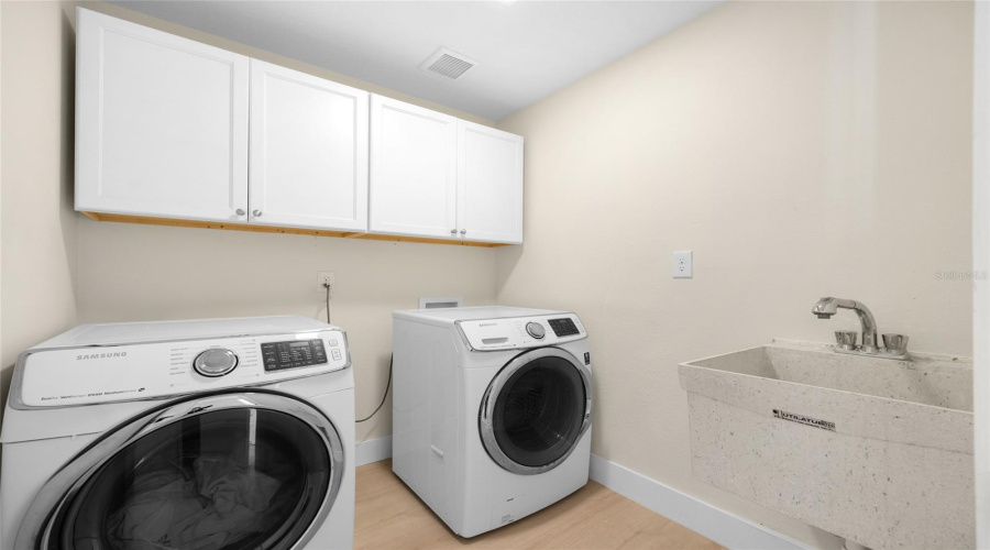 Longwood, Florida 32779, 5 Bedroom Bedrooms, ,3 Bathroombathrooms,Residential,For Sale,Sweetwater,0,Mfrv4950849