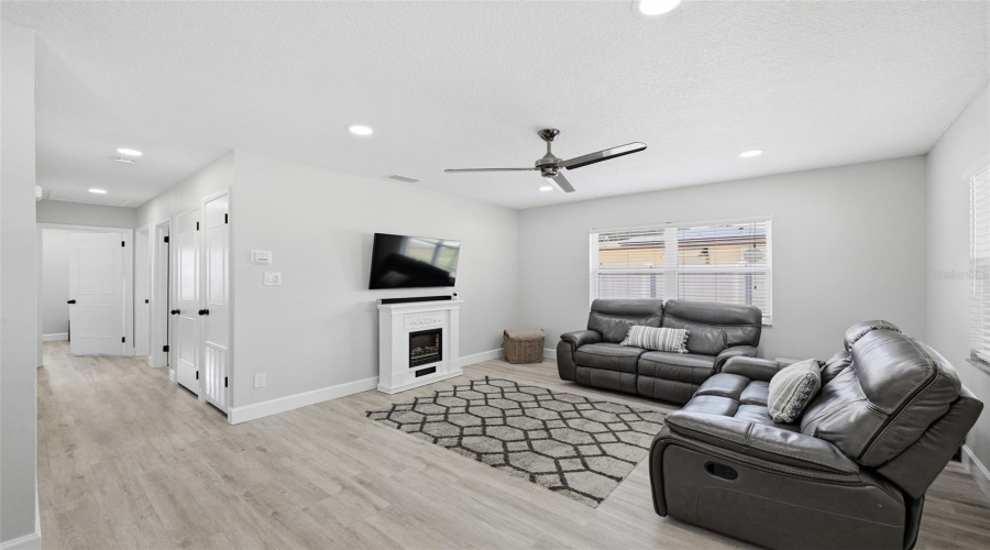 Tampa, Florida 33610, 4 Bedroom Bedrooms, ,2 Bathroombathrooms,Residential,For Sale,Tudor,0,Mfrtb8542061