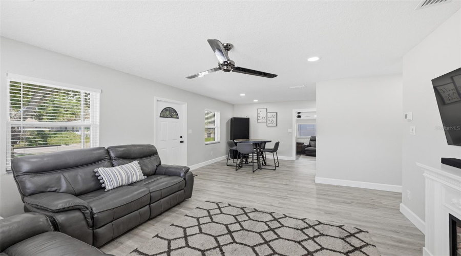 Tampa, Florida 33610, 4 Bedroom Bedrooms, ,2 Bathroombathrooms,Residential,For Sale,Tudor,0,Mfrtb8542061