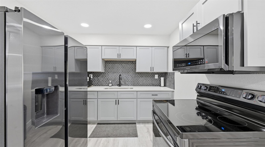 Tampa, Florida 33610, 4 Bedroom Bedrooms, ,2 Bathroombathrooms,Residential,For Sale,Tudor,0,Mfrtb8542061