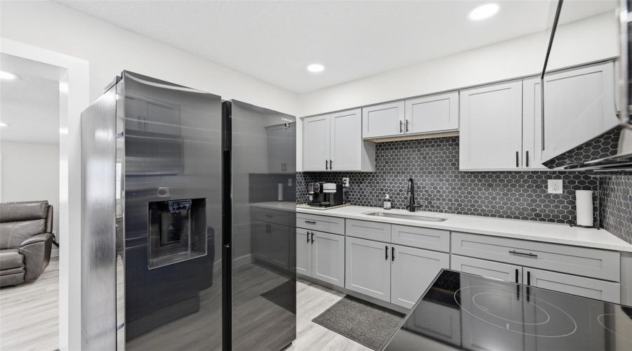 Tampa, Florida 33610, 4 Bedroom Bedrooms, ,2 Bathroombathrooms,Residential,For Sale,Tudor,0,Mfrtb8542061