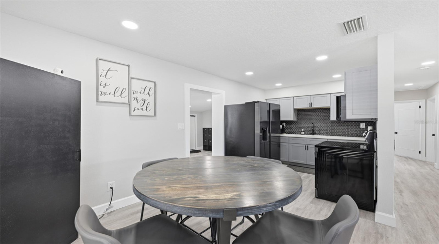 Tampa, Florida 33610, 4 Bedroom Bedrooms, ,2 Bathroombathrooms,Residential,For Sale,Tudor,0,Mfrtb8542061