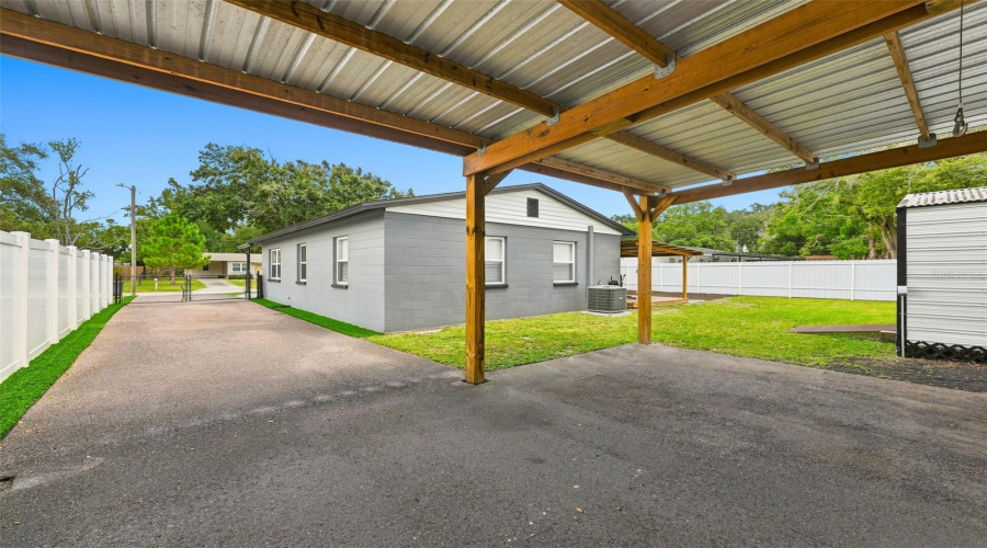 Tampa, Florida 33610, 4 Bedroom Bedrooms, ,2 Bathroombathrooms,Residential,For Sale,Tudor,0,Mfrtb8542061