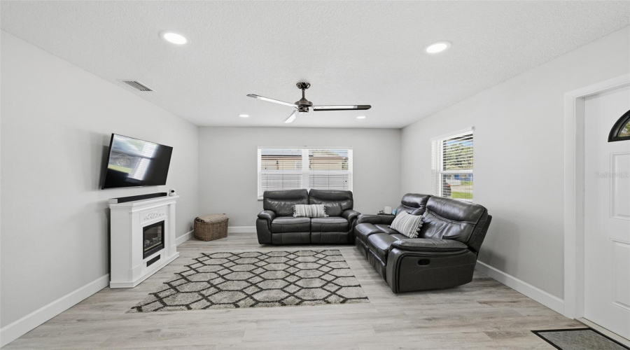 Tampa, Florida 33610, 4 Bedroom Bedrooms, ,2 Bathroombathrooms,Residential,For Sale,Tudor,0,Mfrtb8542061