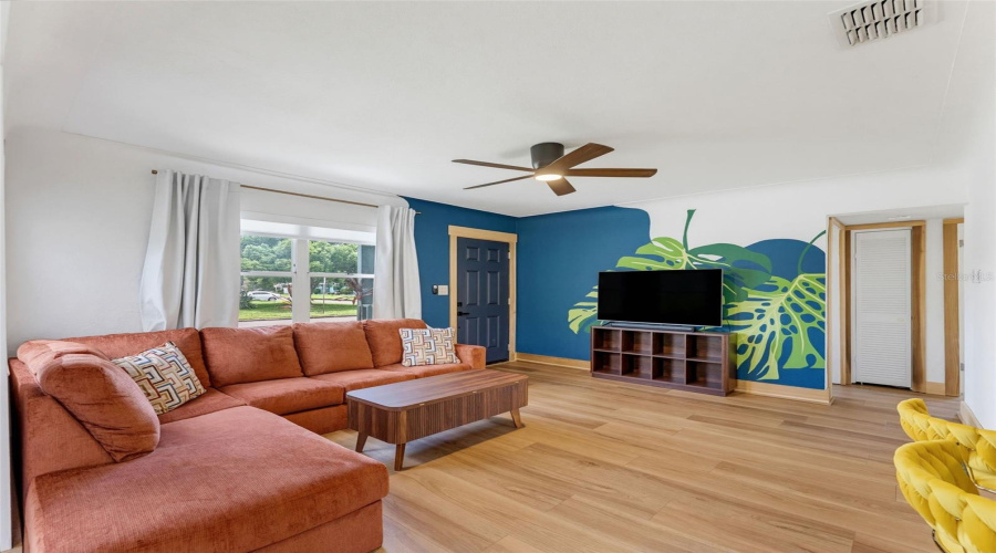 St Petersburg, Florida 33713, 3 Bedroom Bedrooms, ,2 Bathroombathrooms,Residential,For Sale,42Nd,0,Mfrtb8542489