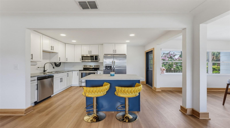 St Petersburg, Florida 33713, 3 Bedroom Bedrooms, ,2 Bathroombathrooms,Residential,For Sale,42Nd,0,Mfrtb8542489