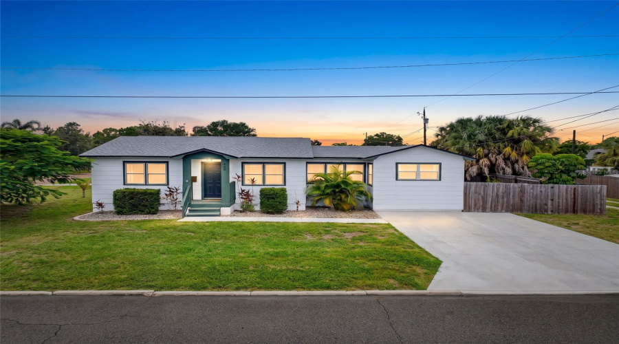St Petersburg, Florida 33713, 3 Bedroom Bedrooms, ,2 Bathroombathrooms,Residential,For Sale,42Nd,0,Mfrtb8542489