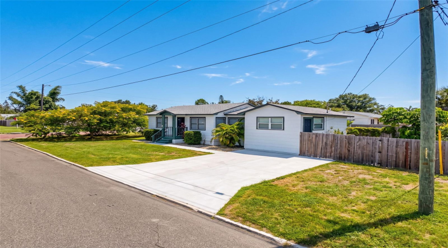 St Petersburg, Florida 33713, 3 Bedroom Bedrooms, ,2 Bathroombathrooms,Residential,For Sale,42Nd,0,Mfrtb8542489