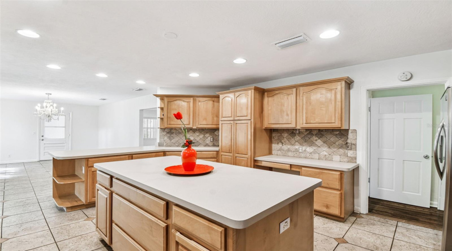 Tampa, Florida 33629, 3 Bedroom Bedrooms, ,2 Bathroombathrooms,Residential,For Sale,Henderson,0,Mfrtb8484034