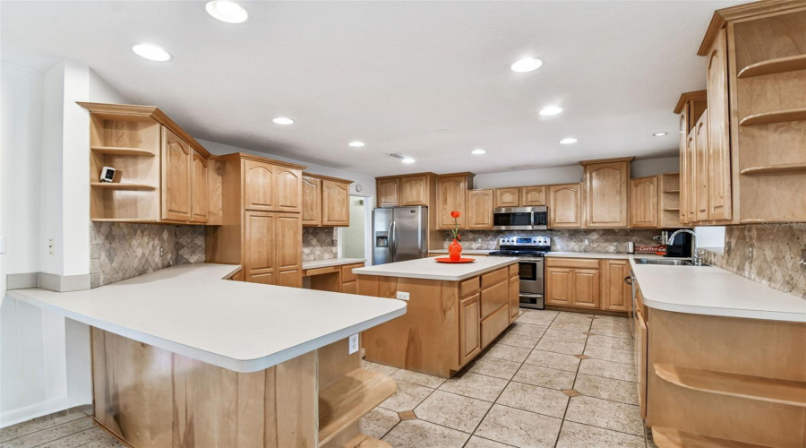 Tampa, Florida 33629, 3 Bedroom Bedrooms, ,2 Bathroombathrooms,Residential,For Sale,Henderson,0,Mfrtb8484034
