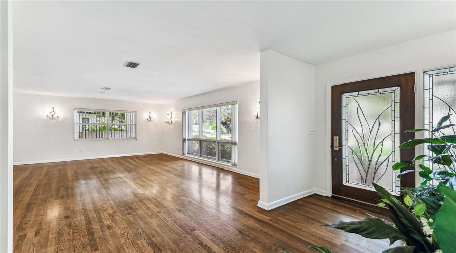 Tampa, Florida 33629, 3 Bedroom Bedrooms, ,2 Bathroombathrooms,Residential,For Sale,Henderson,0,Mfrtb8484034