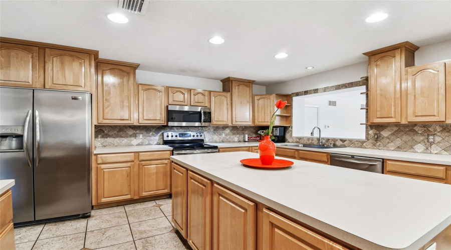 Tampa, Florida 33629, 3 Bedroom Bedrooms, ,2 Bathroombathrooms,Residential,For Sale,Henderson,0,Mfrtb8484034