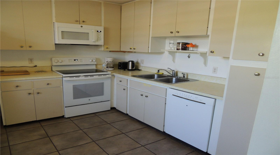 Bradenton, Florida 34210, 3 Bedroom Bedrooms, ,2 Bathroombathrooms,Residential,For Sale,Timberlake,0,Mfra4703993