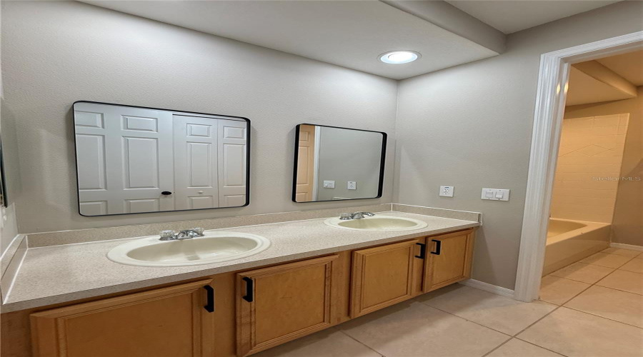 Orlando, Florida 32828, 3 Bedroom Bedrooms, ,2 Bathroombathrooms,Residential,For Sale,Terrace Spring,0,Mfro6436364