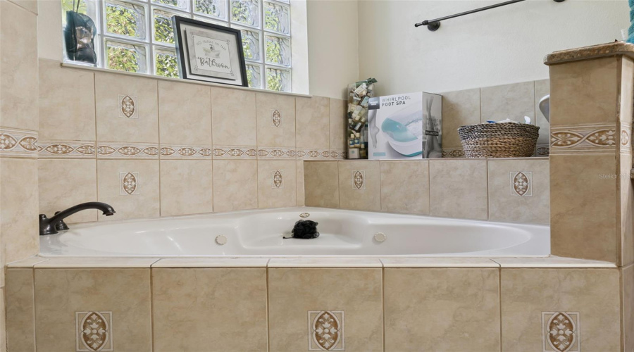 Oakland, Florida 34787, 6 Bedroom Bedrooms, ,4 Bathroombathrooms,Residential,For Sale,Johns Cove Ln,0,Mfro6419418