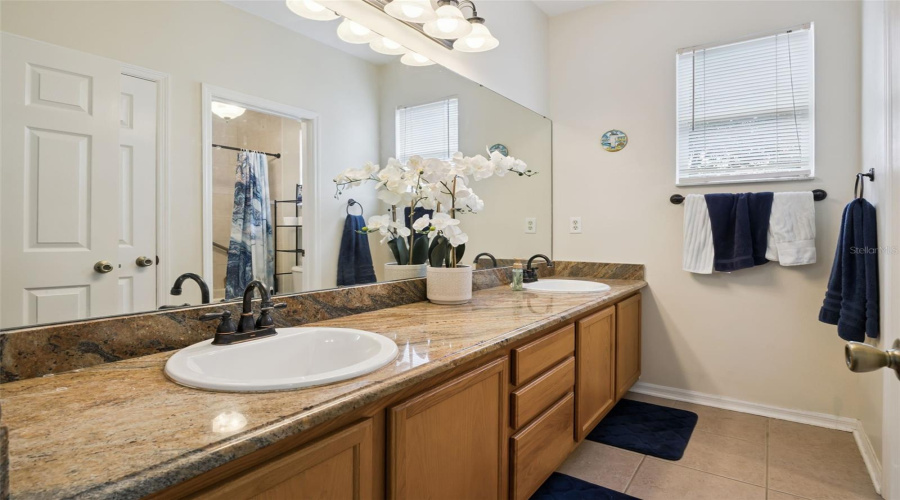 Oakland, Florida 34787, 6 Bedroom Bedrooms, ,4 Bathroombathrooms,Residential,For Sale,Johns Cove Ln,0,Mfro6419418